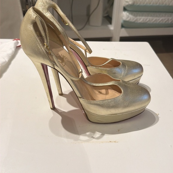 Gold CL heels - Picture 2 of 4